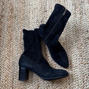 Aquatalia 9M Black Suede Weatherproof Block Heel Chunky Boots Stretch